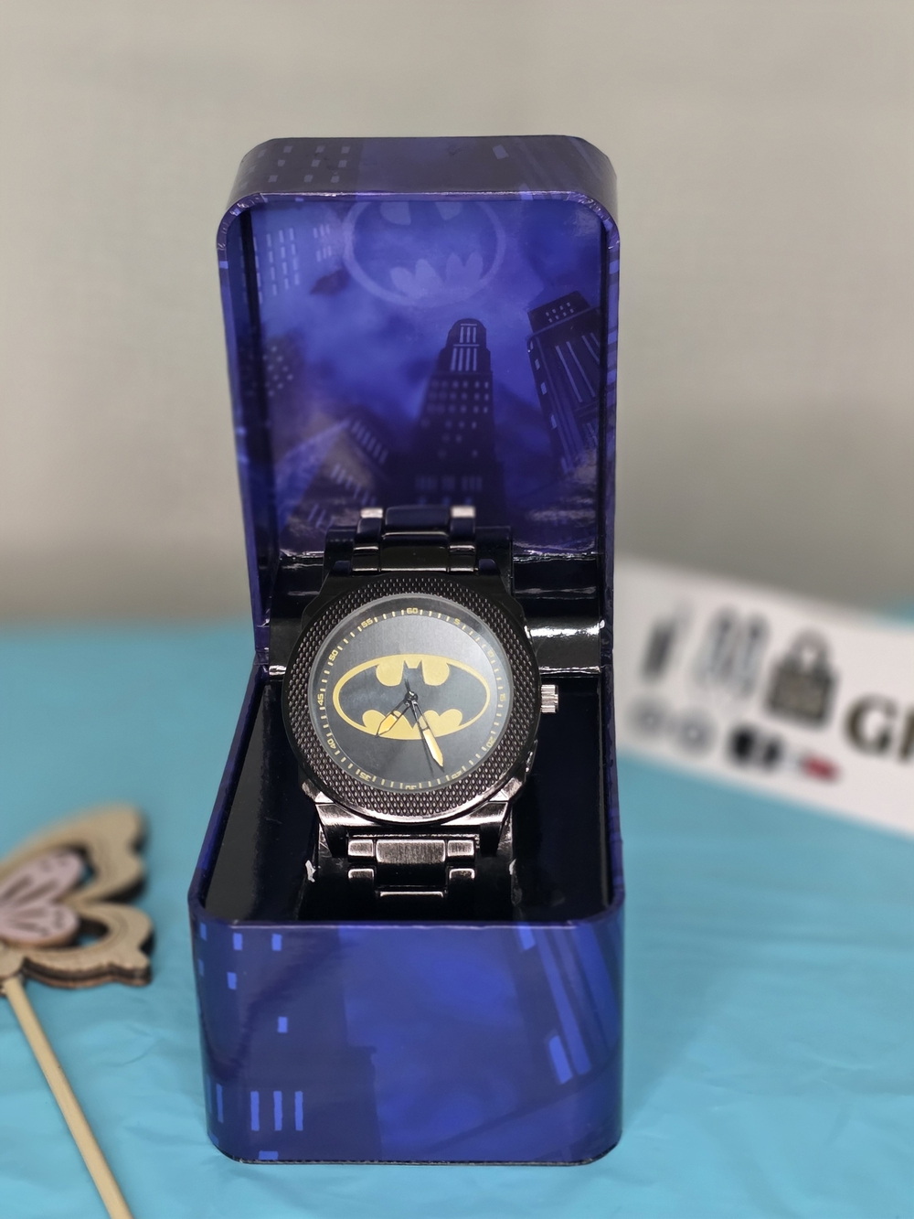 DC Comics Batman Black and Yellow Men's Metal Bracelet Watch with Logo Dial